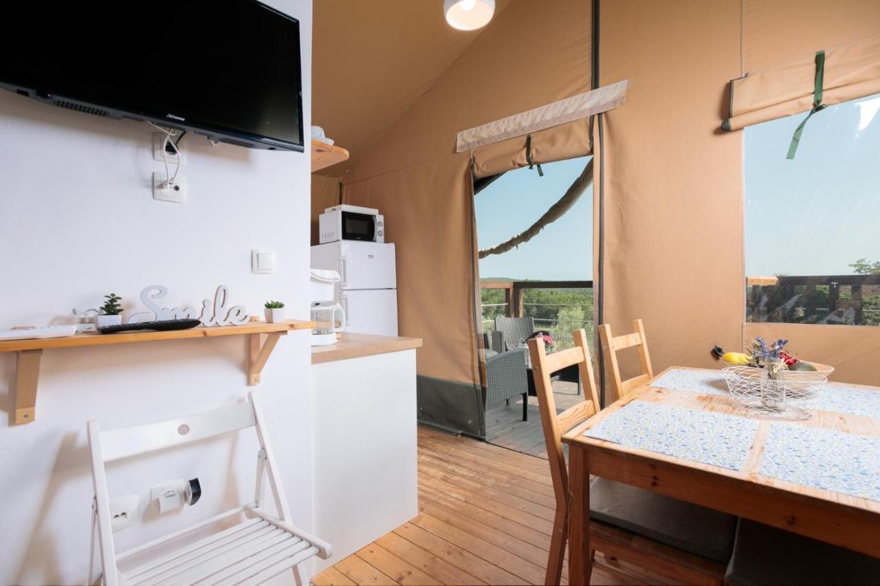 Prima Insula Glamping Hotell Brusici Exteriör bild