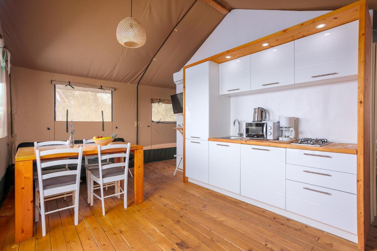 Prima Insula Glamping Hotell Brusici Exteriör bild